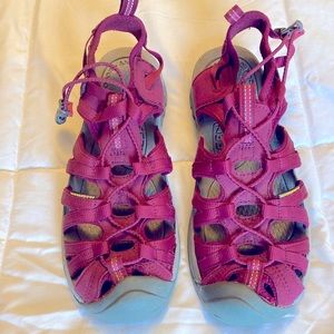 Keen 10.5 Women’s Water Shoe Sandal